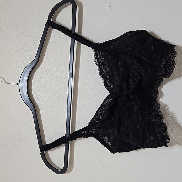 Victoria's Sectet Elegant Black Lace Bralette - Picture 2 of 3